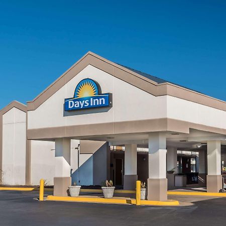 Days Inn By Wyndham South Hill Bagian luar foto