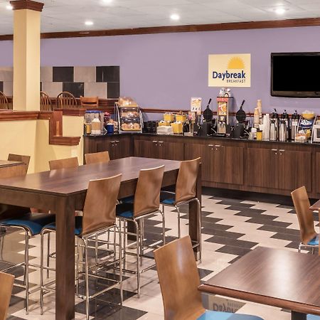 Days Inn By Wyndham South Hill Bagian luar foto