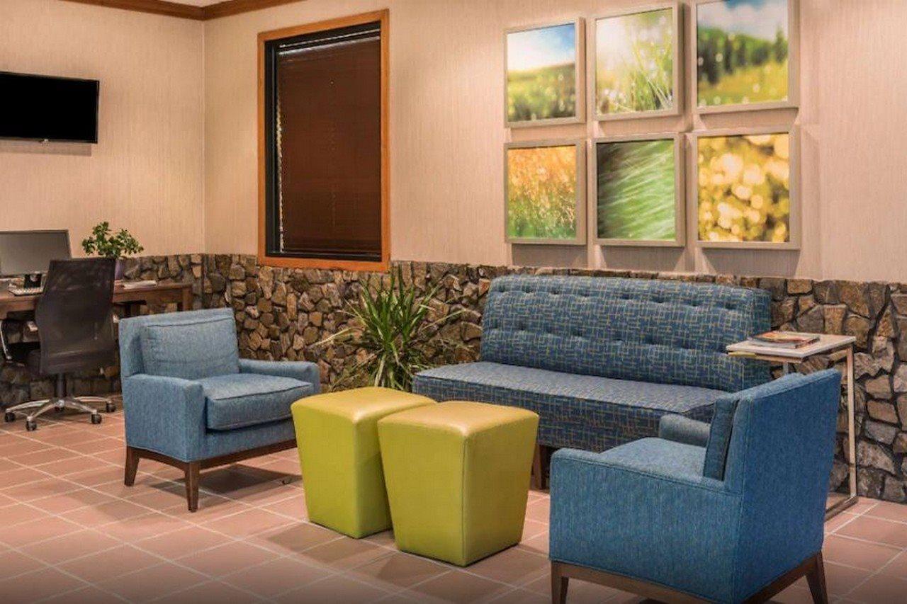Days Inn By Wyndham South Hill Bagian luar foto