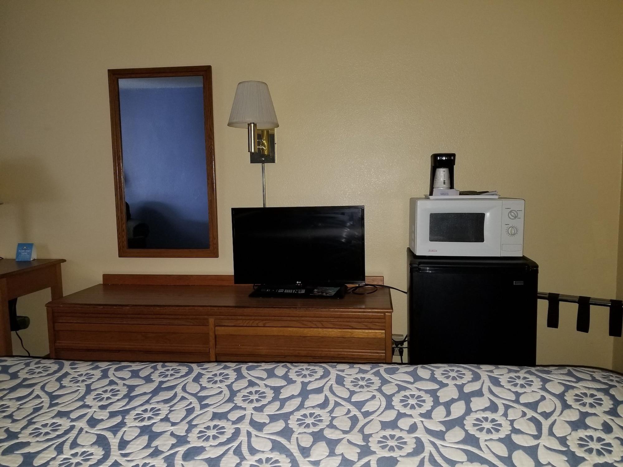 Days Inn By Wyndham South Hill Bagian luar foto
